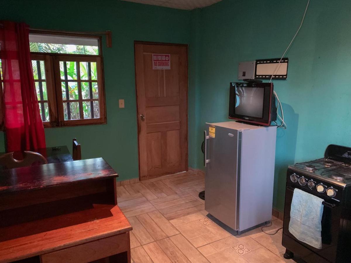 Valerie Emanuel Apartments Bocas del Toro Exterior photo