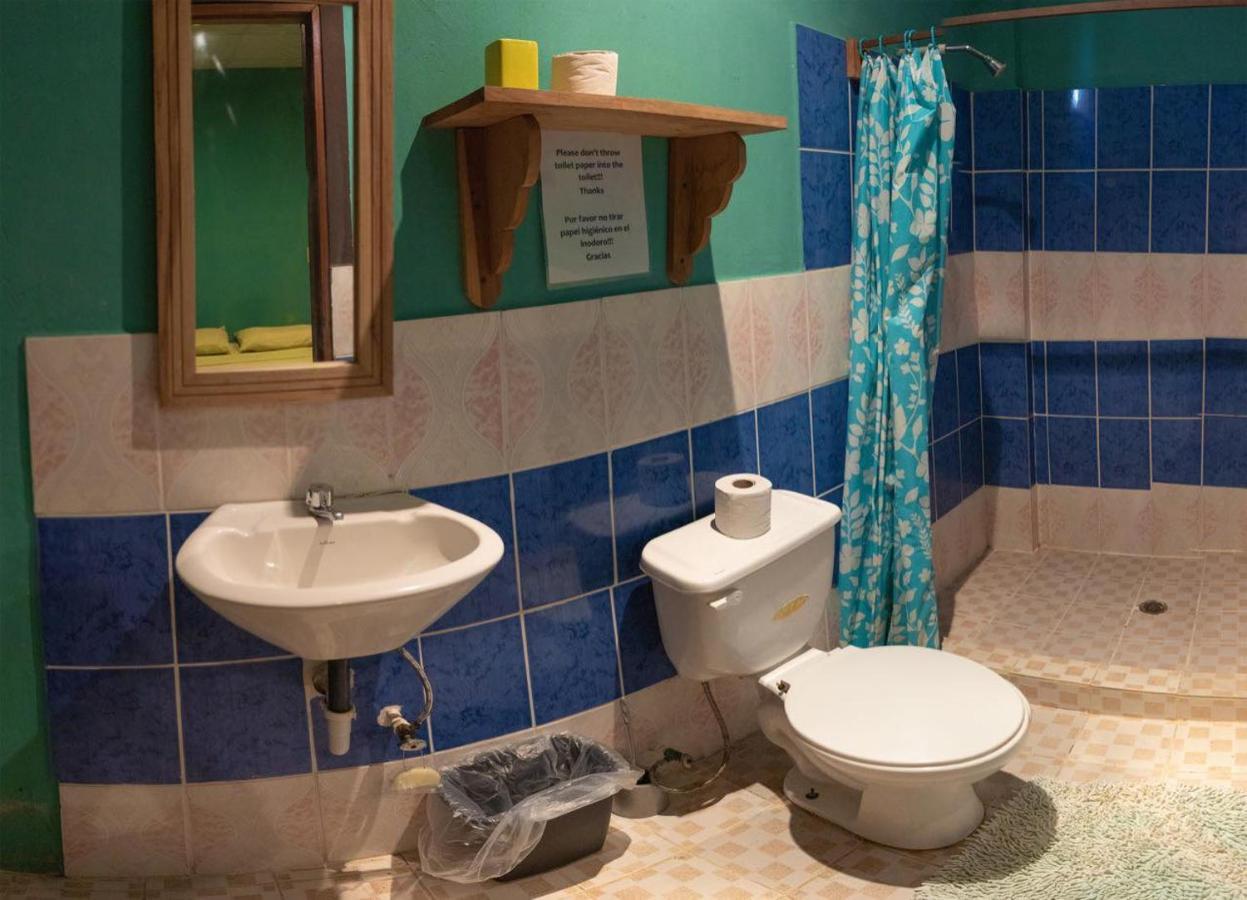 Valerie Emanuel Apartments Bocas del Toro Exterior photo