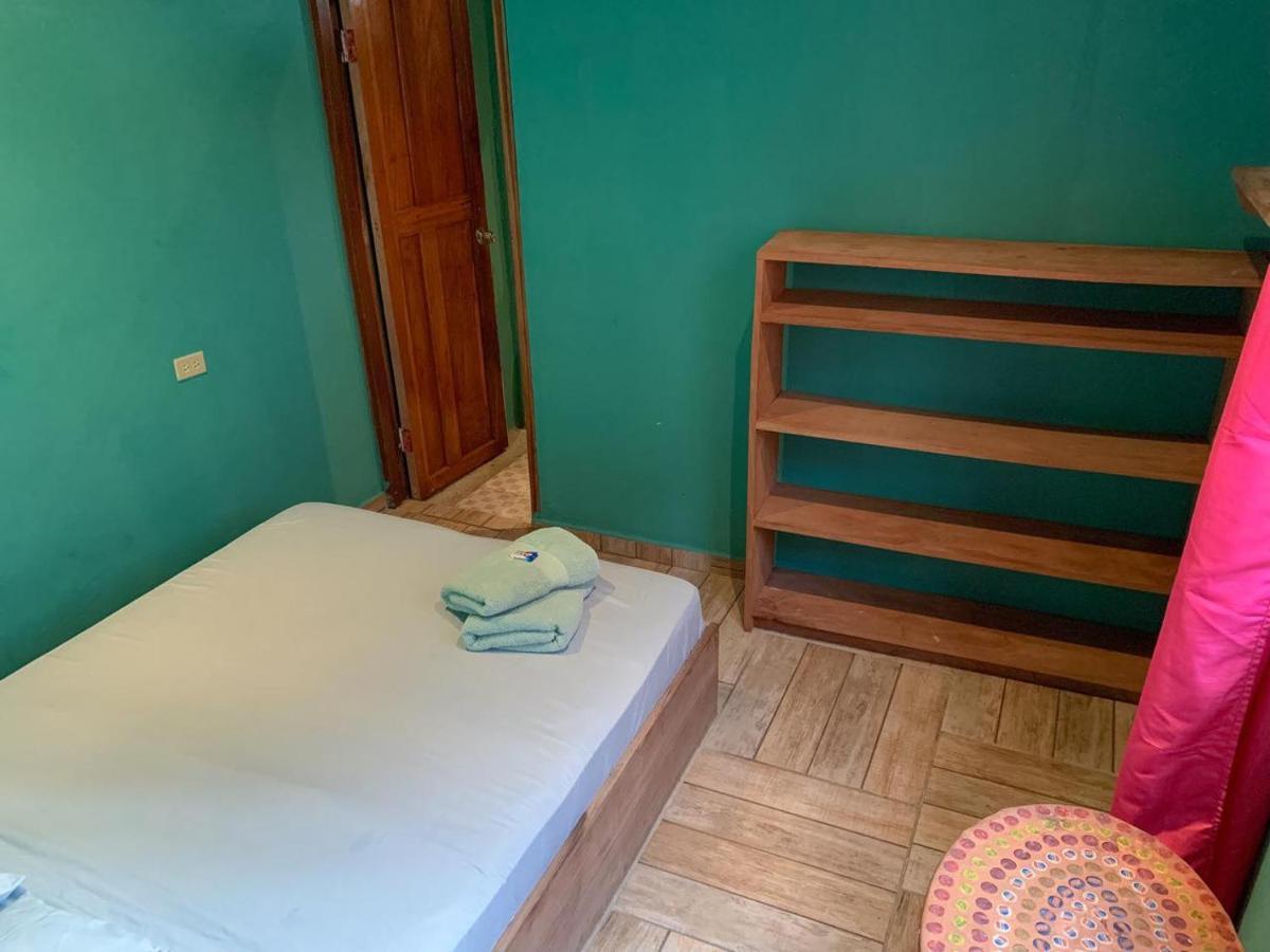 Valerie Emanuel Apartments Bocas del Toro Exterior photo