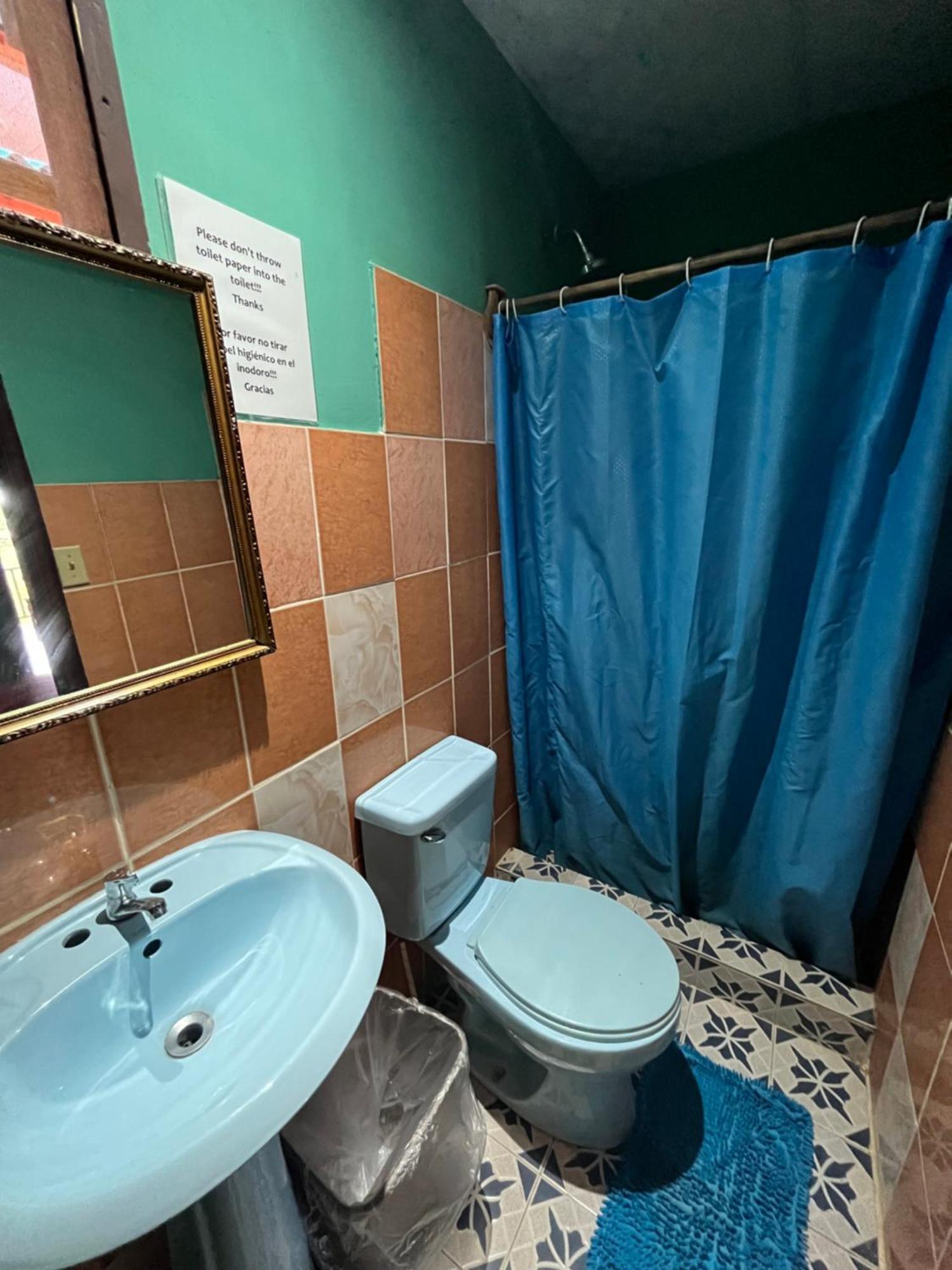 Valerie Emanuel Apartments Bocas del Toro Exterior photo