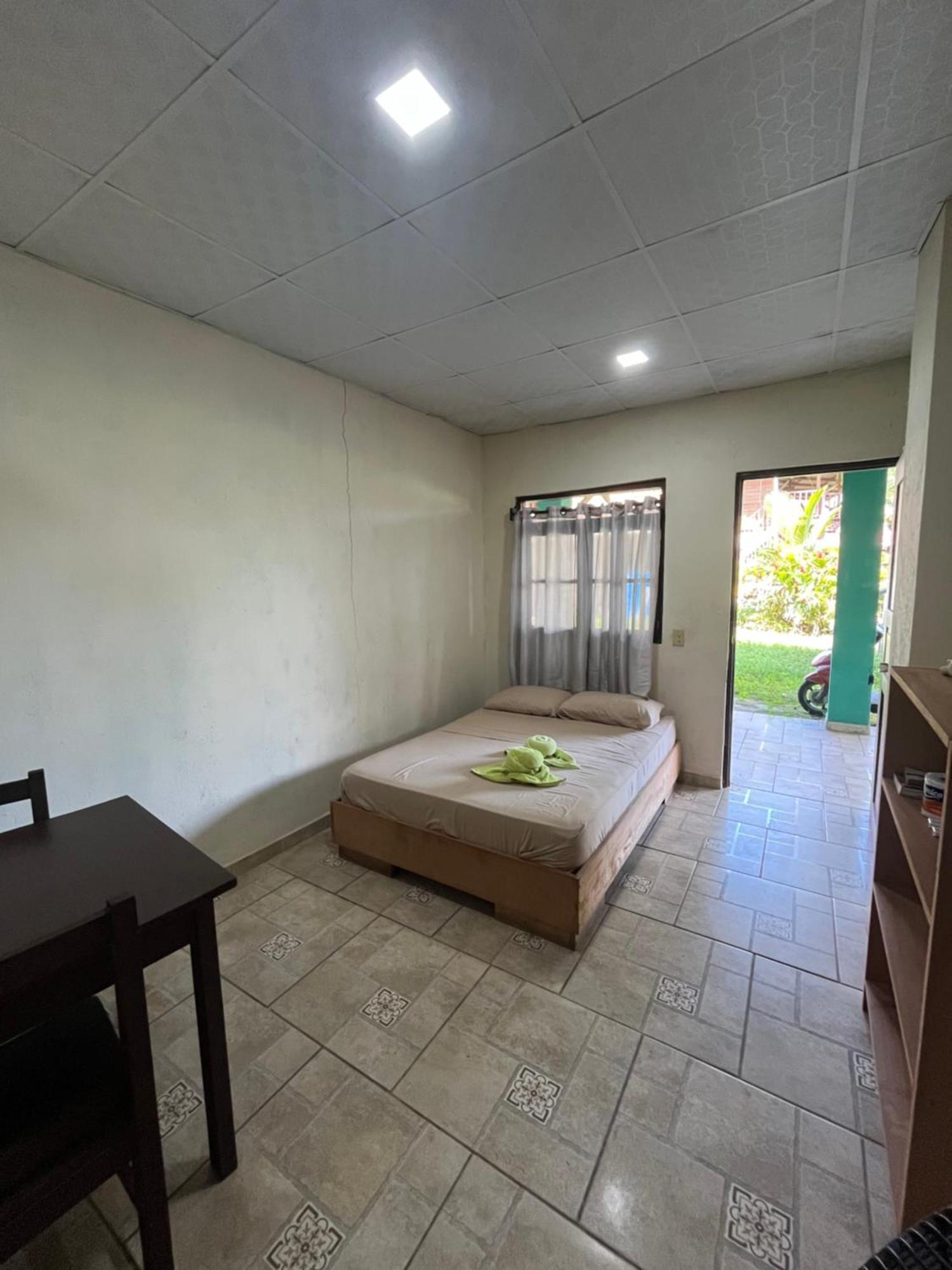 Valerie Emanuel Apartments Bocas del Toro Exterior photo